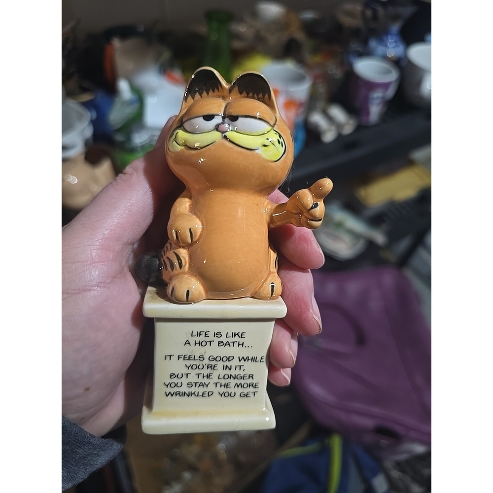 Enesco 1981 Garfield Figure Quotes Life Is Like A Hot Bath~ 5.5" Tall